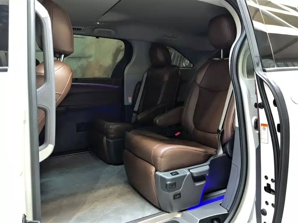 Toyota Granvia — фото 5