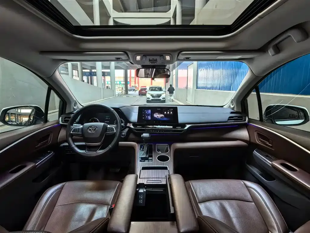 Toyota Granvia — фото 4