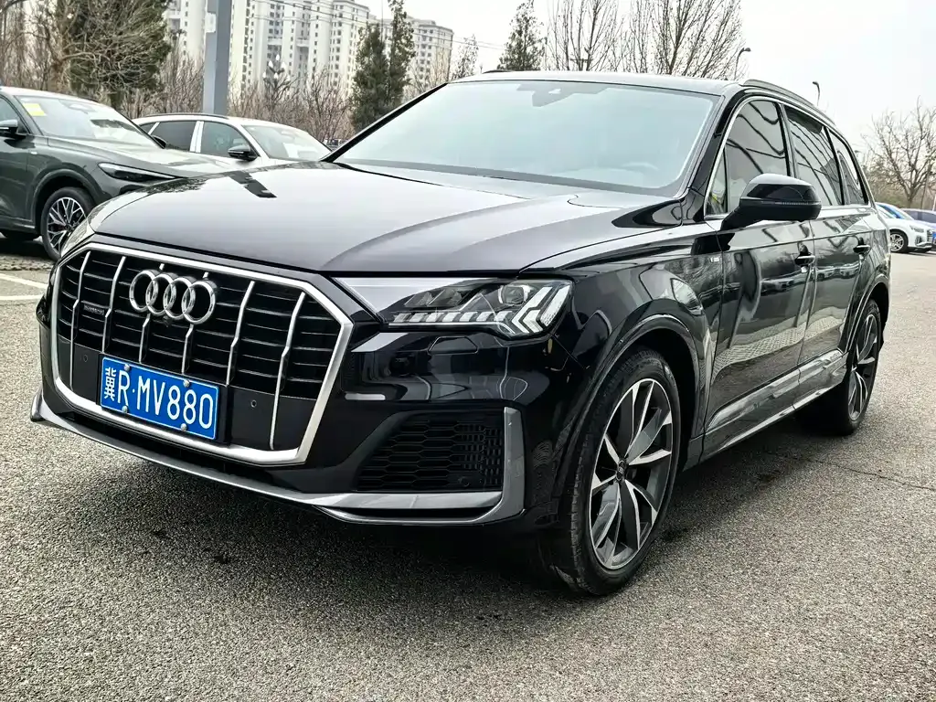 Audi Q7 — фото 1