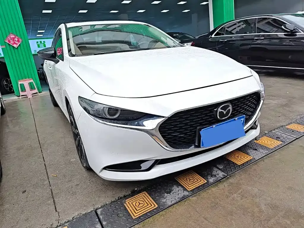 Mazda 3 Axela — фото 10
