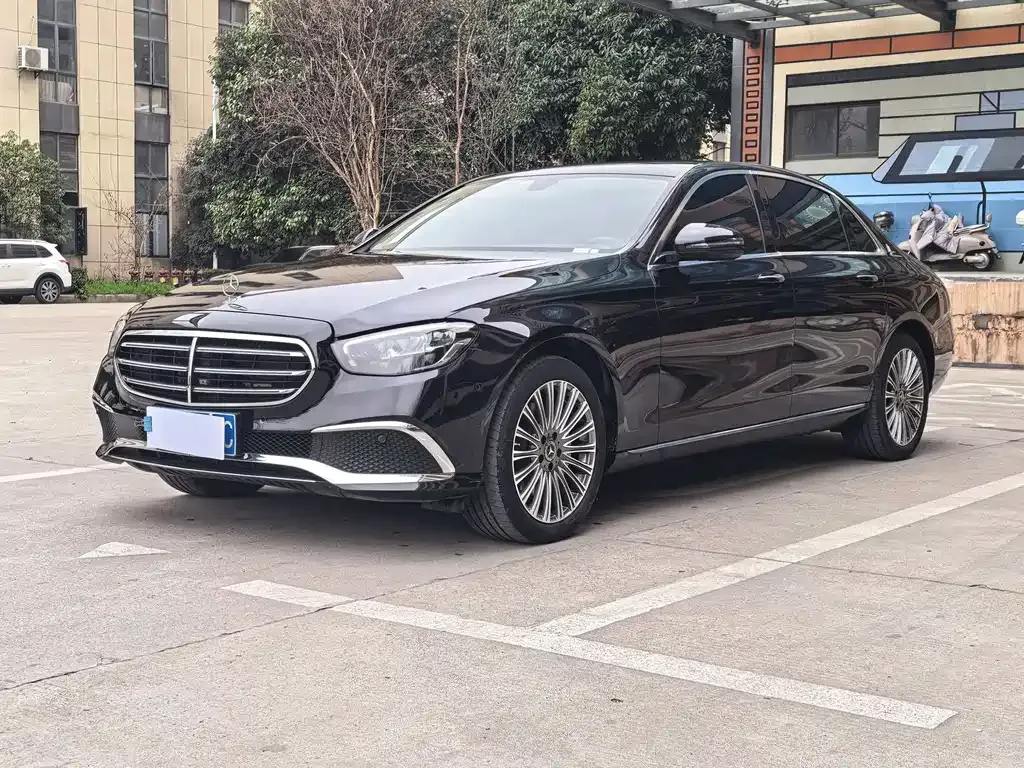 Mercedes-Benz E-Class — фото 5