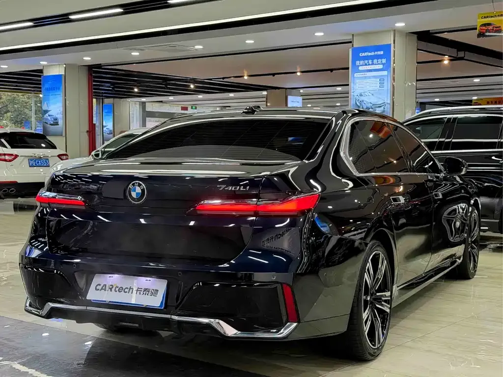 BMW 7 Series — фото 2