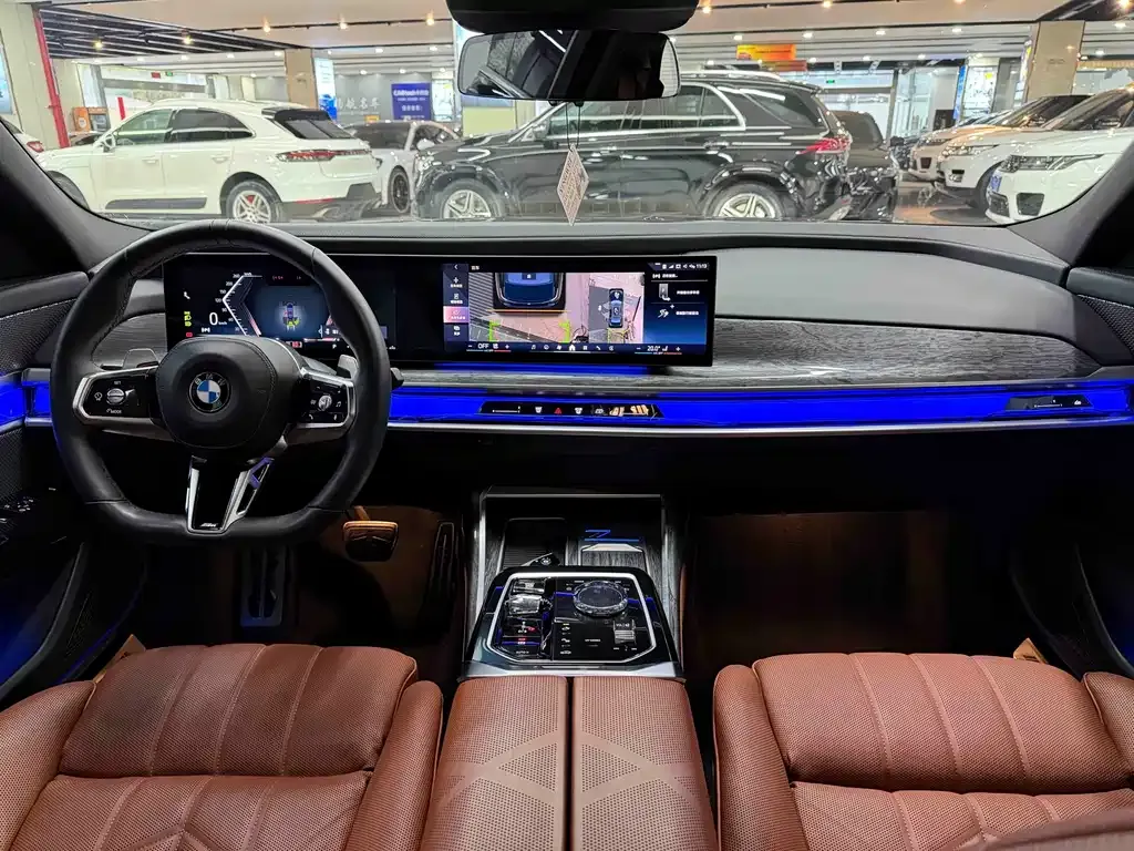 BMW 7 Series — фото 10