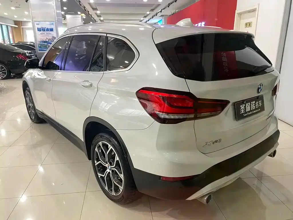 BMW X1 — фото 5