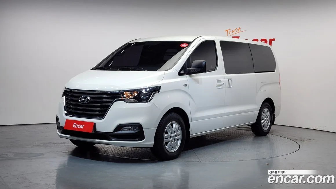 Hyundai Starex — фото 1