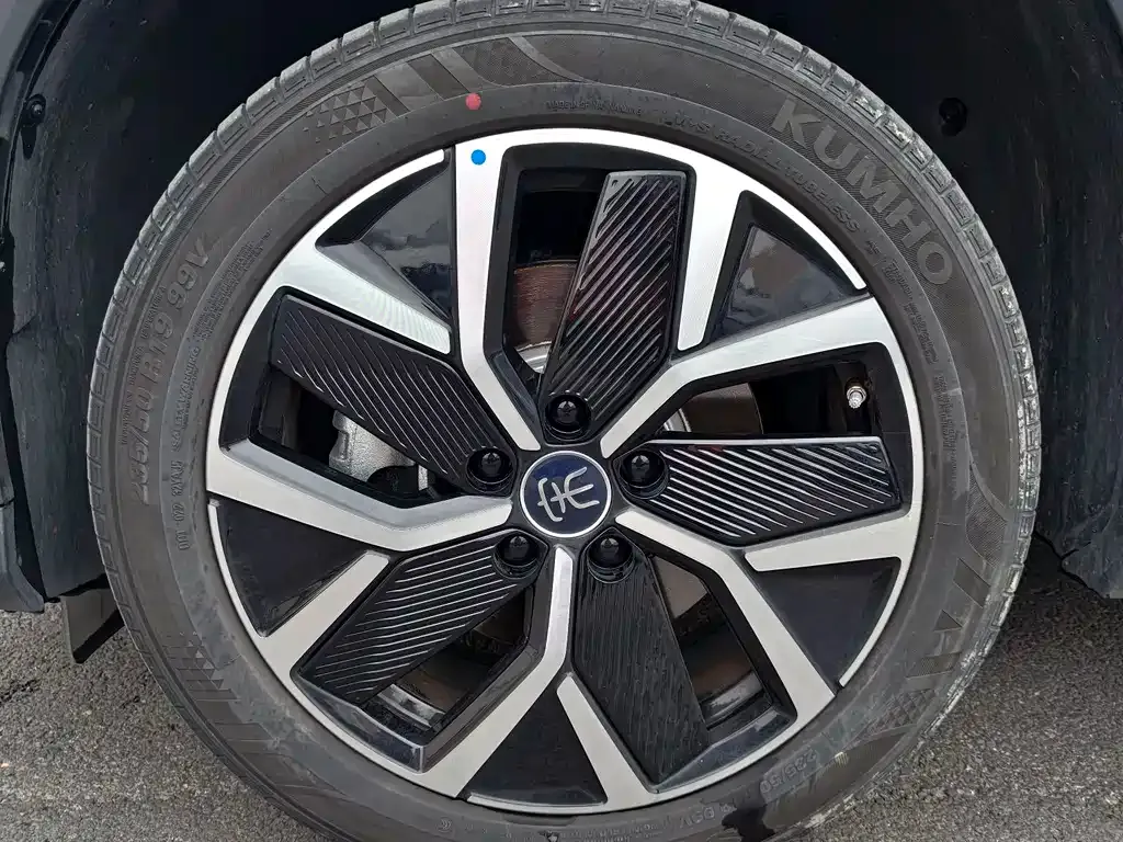 BYD L DM-i — фото 10