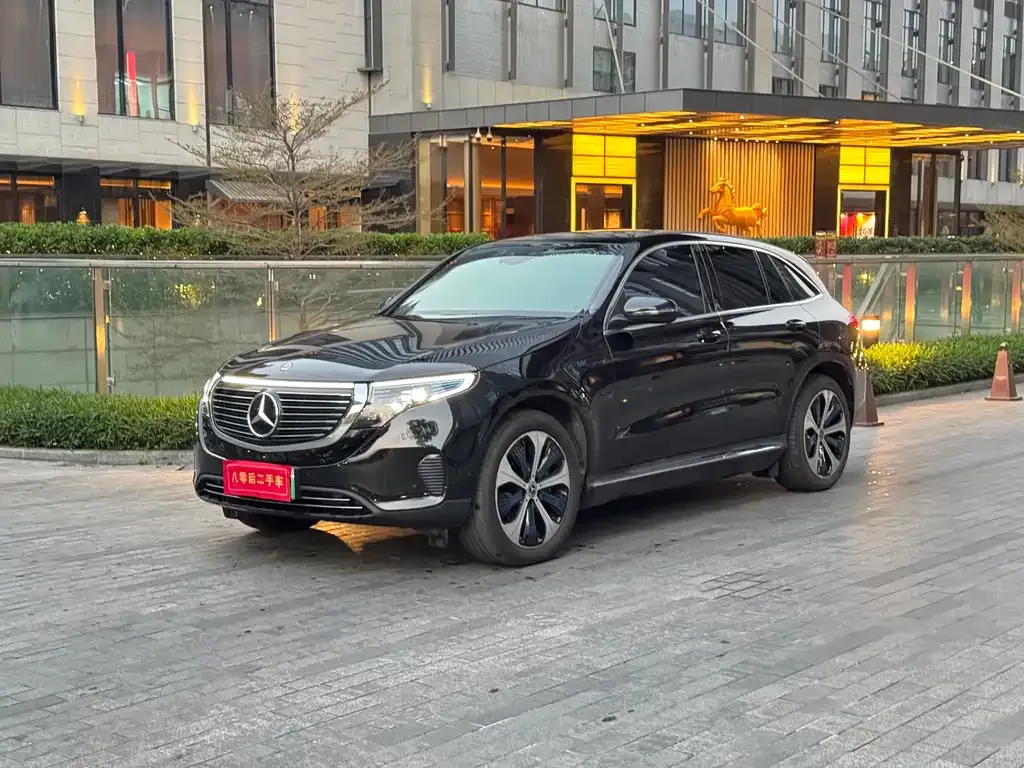 Mercedes-Benz EQC — фото 1