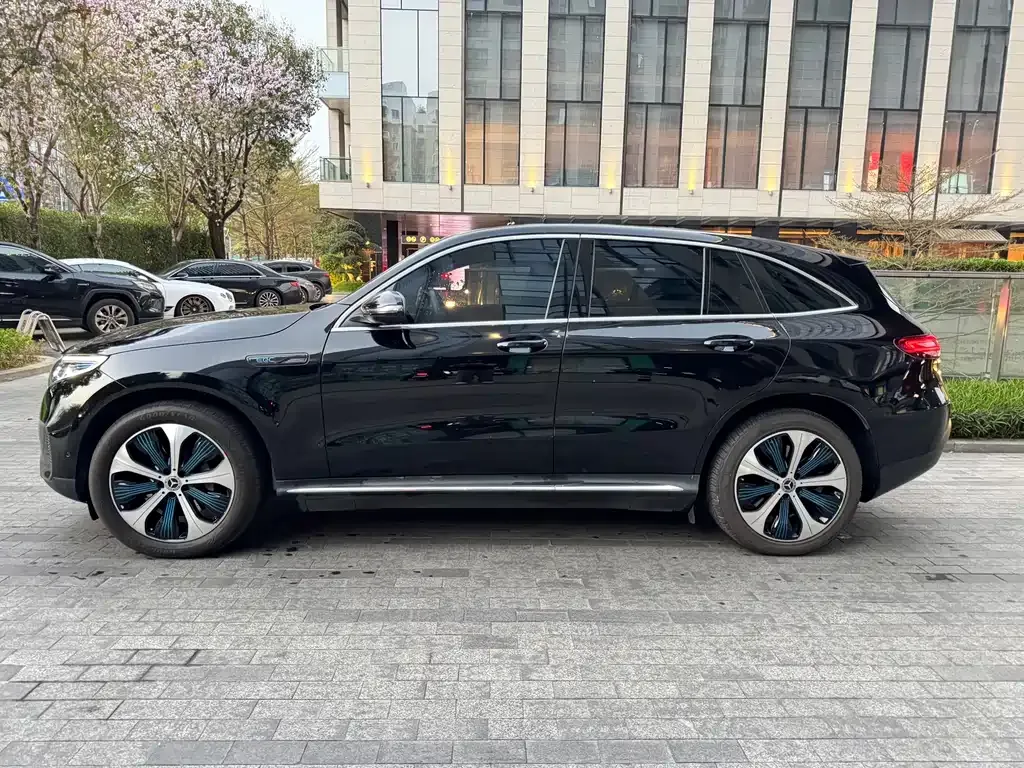 Mercedes-Benz EQC — фото 5