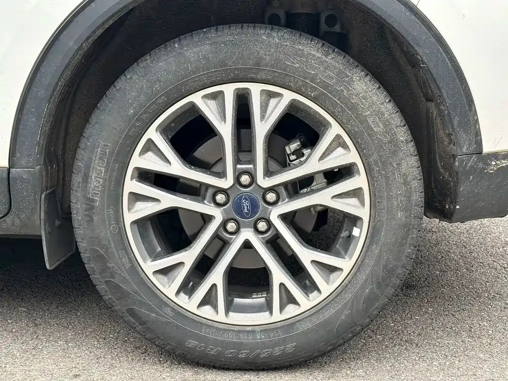 Ford Escape — фото 10