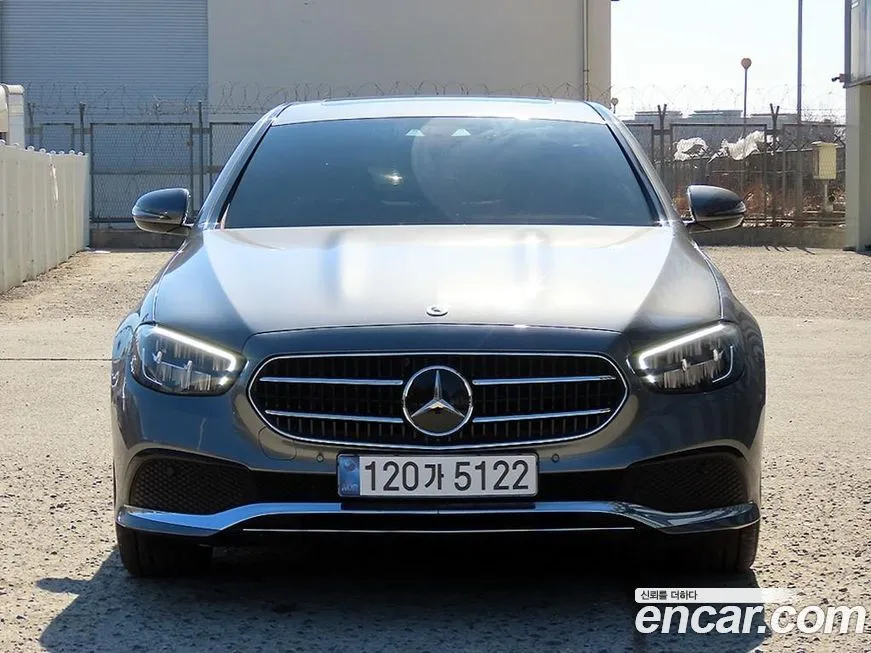 Mercedes-Benz E-Class — фото 1