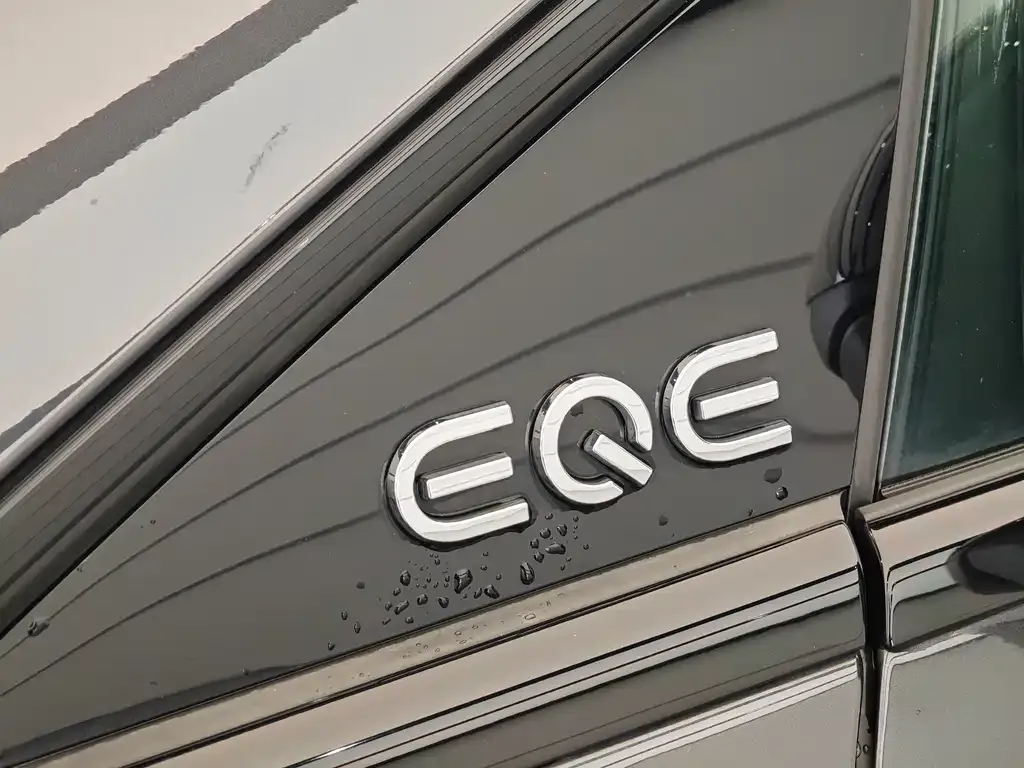 Mercedes-Benz EQE AMG — фото 4