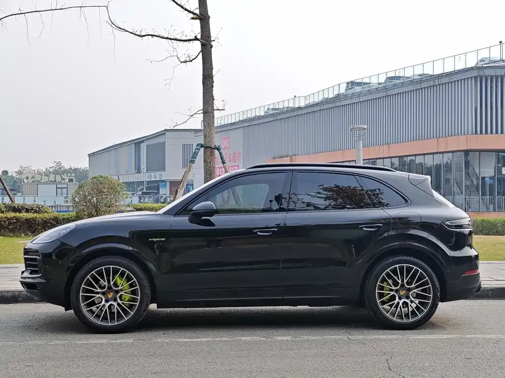 Porsche Cayenne Hybrid — фото 7