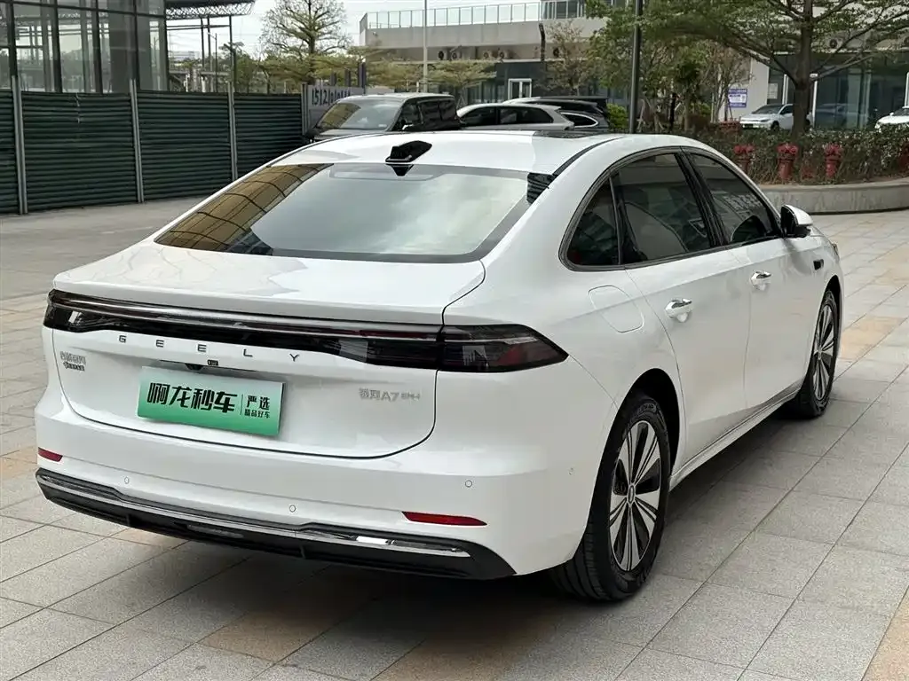 Geely Galaxy A7 — фото 3