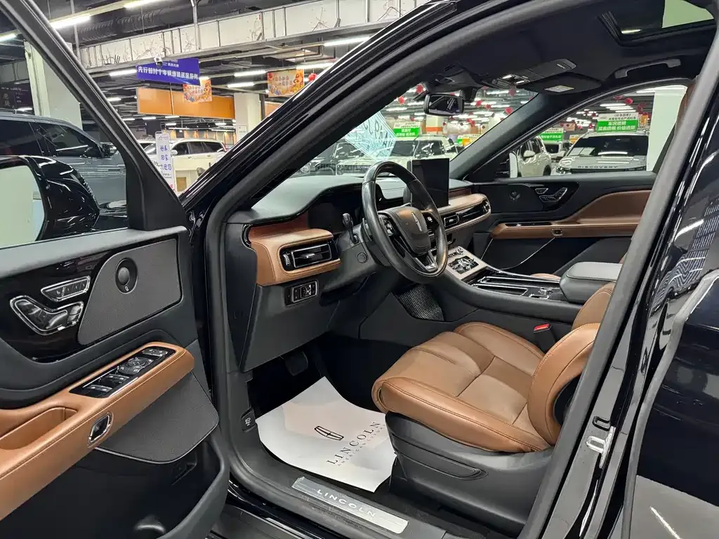 Lincoln Aviator — фото 10