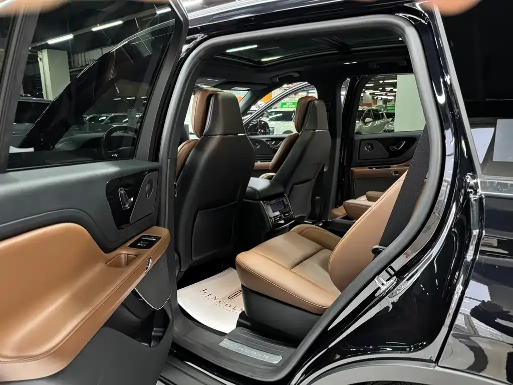Lincoln Aviator — фото 8