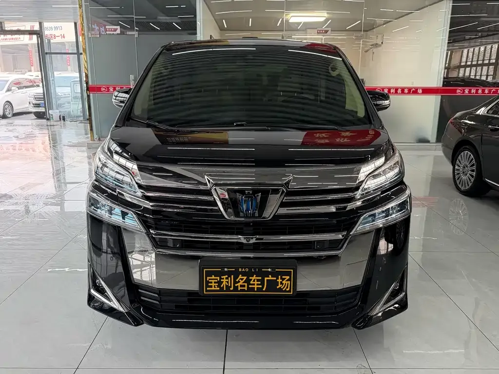 Toyota Vellfire — фото 1