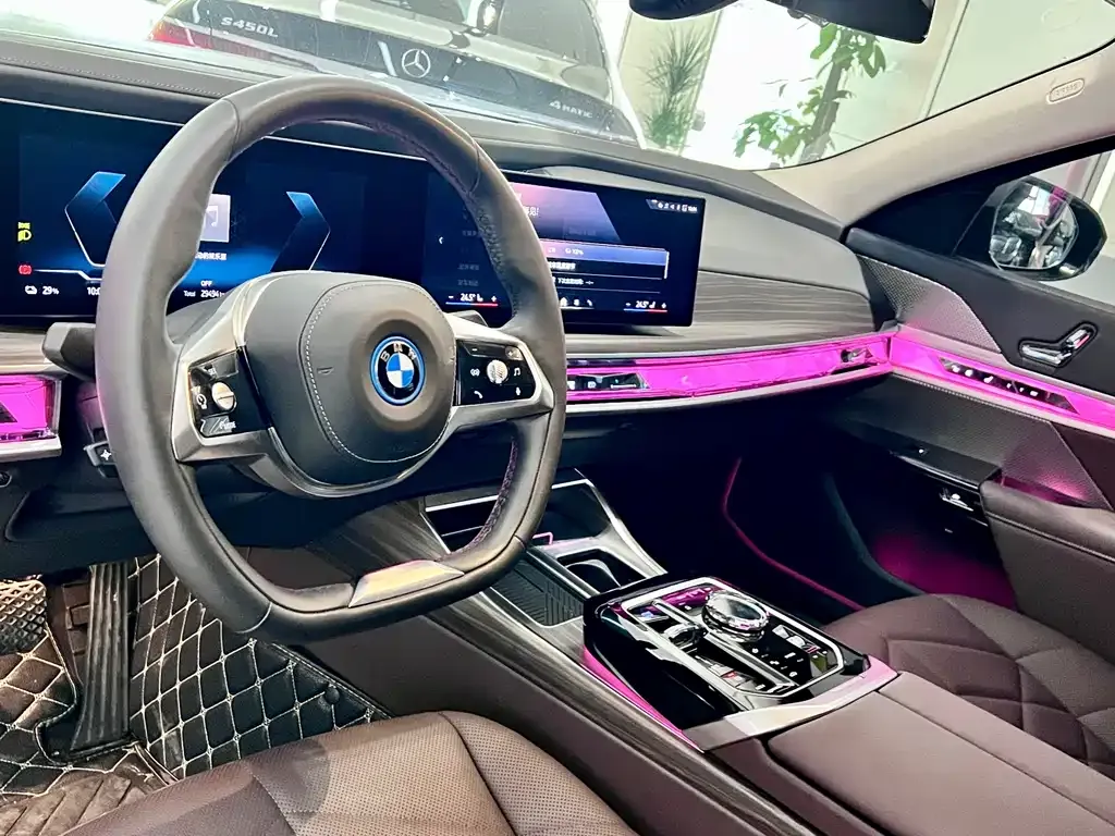 BMW i7 — фото 6