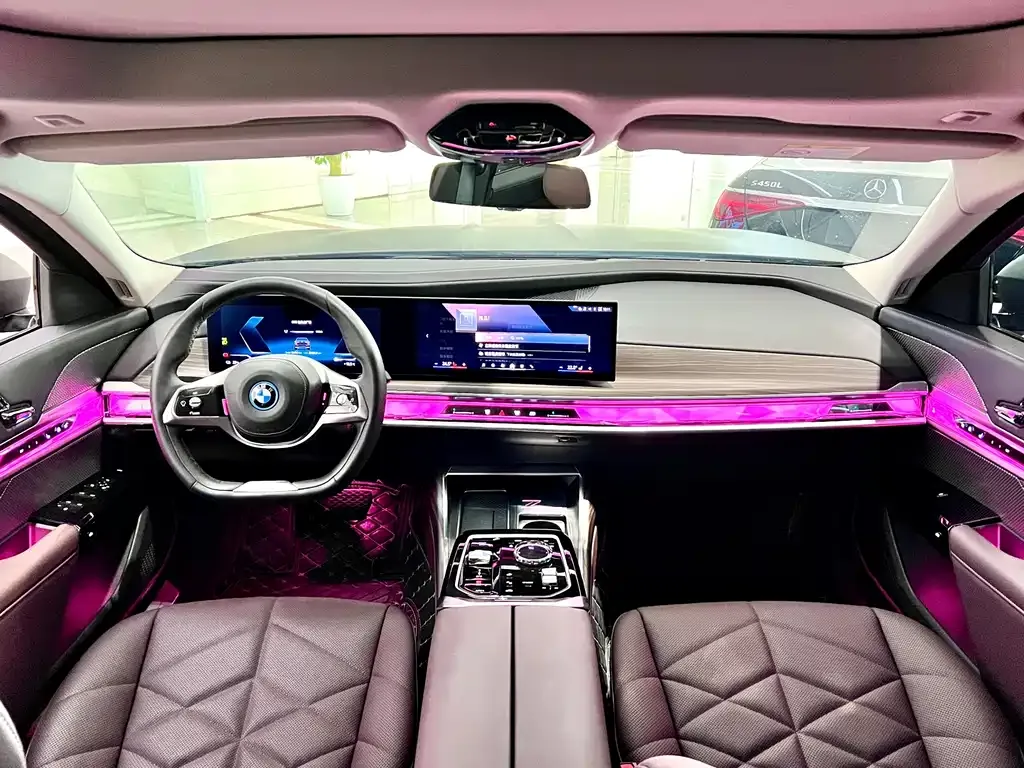 BMW i7 — фото 7