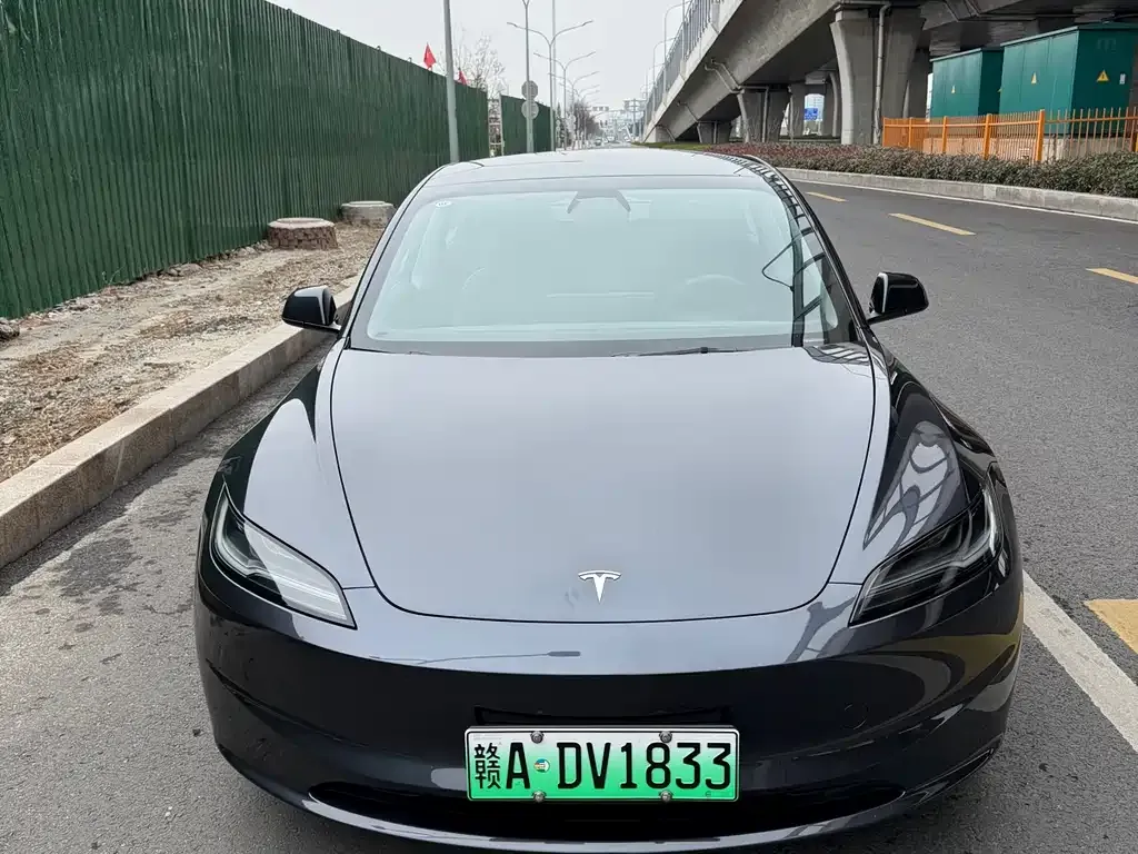 Tesla Model 3 — фото 1