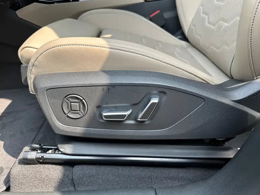 Audi Q6L e-tron — фото 2