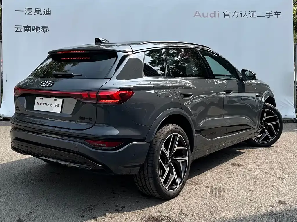 Audi Q6L e-tron — фото 10