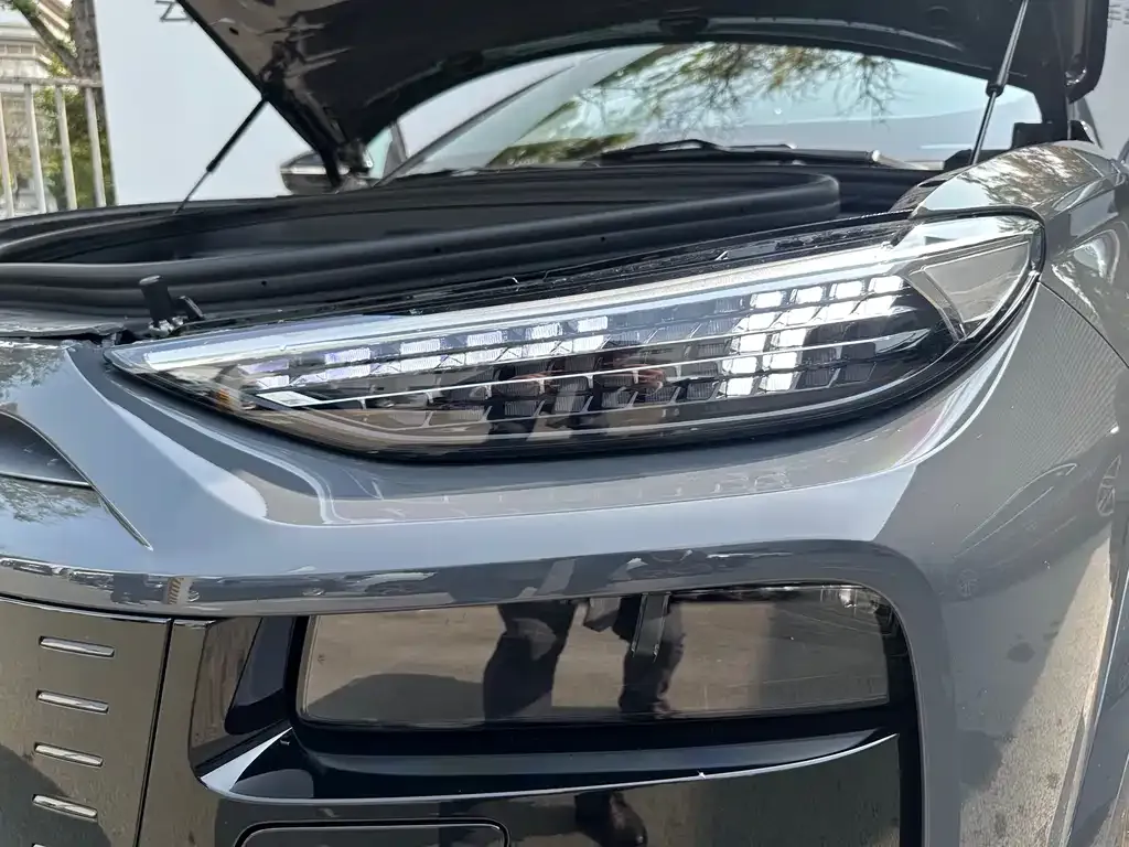 Audi Q6L e-tron — фото 9