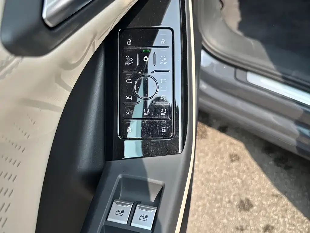 Audi Q6L e-tron — фото 3