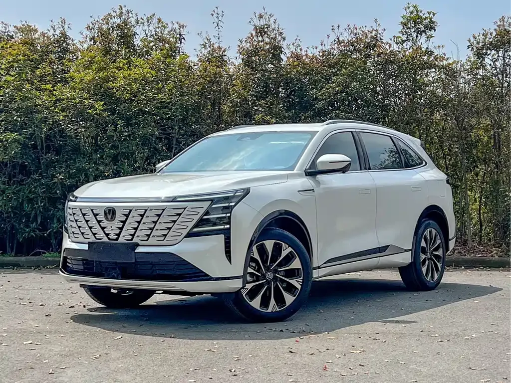 Changan CS75PLUS — фото 1