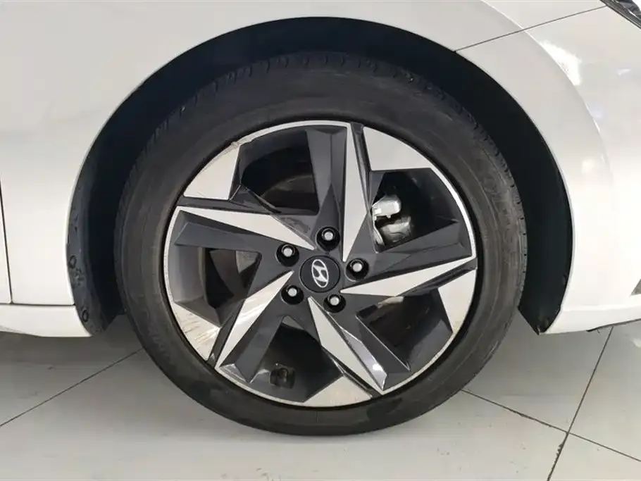 Hyundai Elantra — фото 8