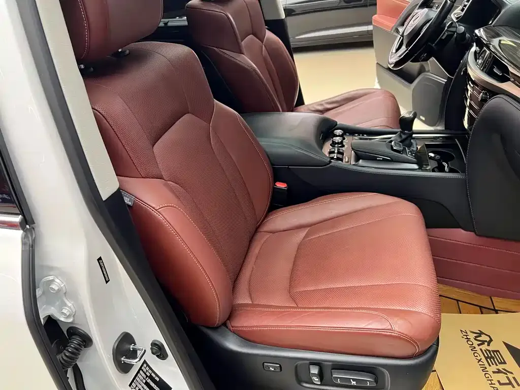 Lexus LX — фото 9