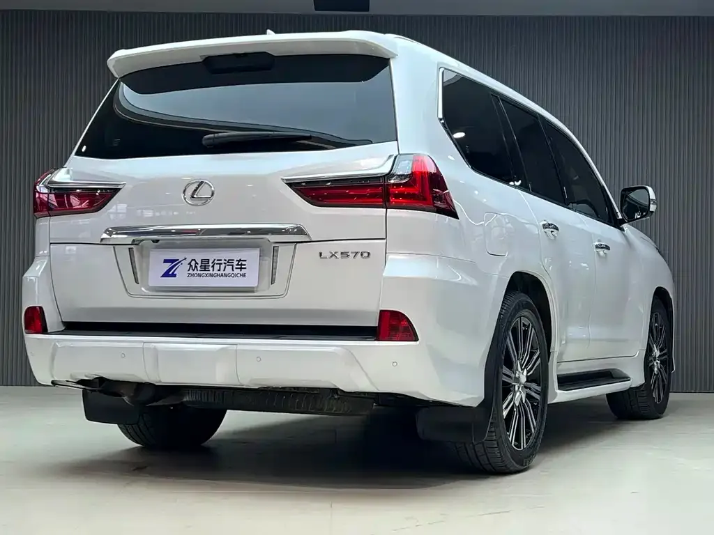 Lexus LX — фото 5