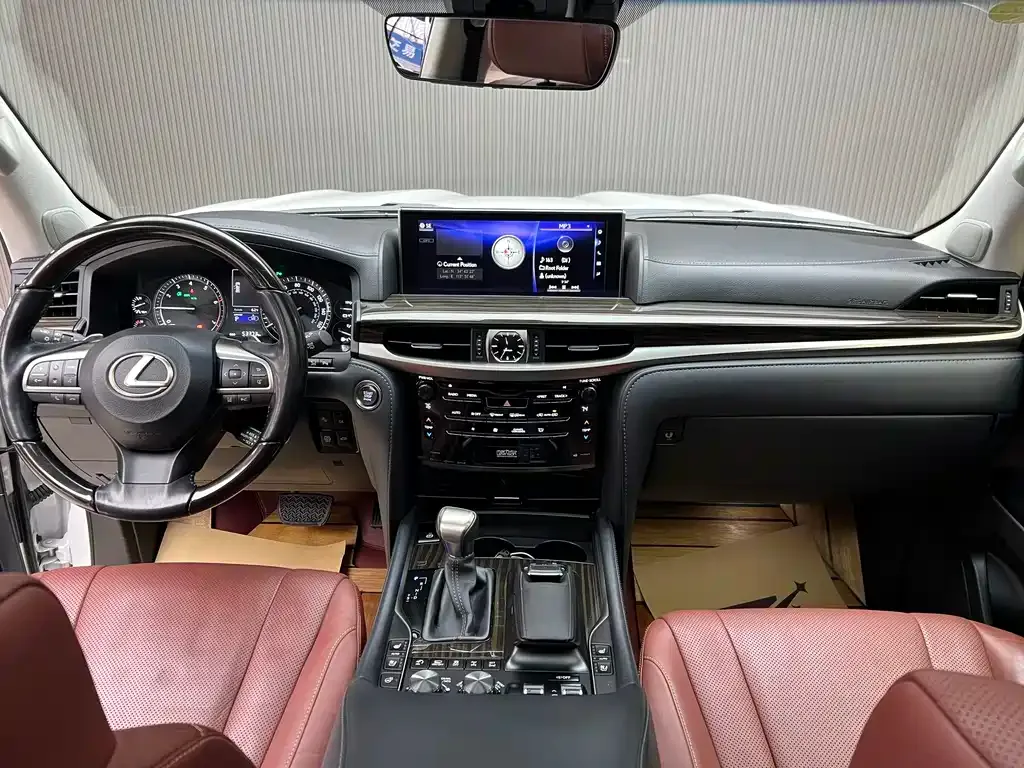 Lexus LX — фото 8