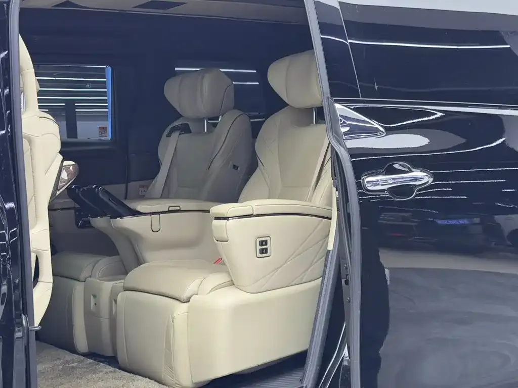 Toyota Vellfire — фото 5