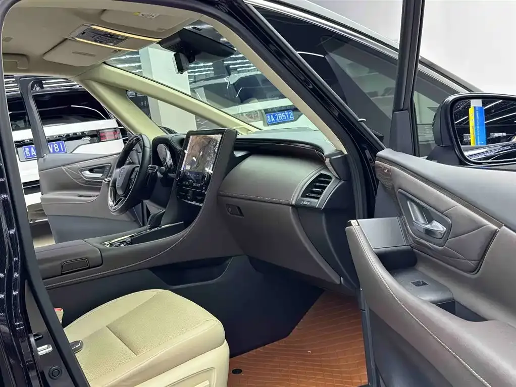 Toyota Vellfire — фото 8