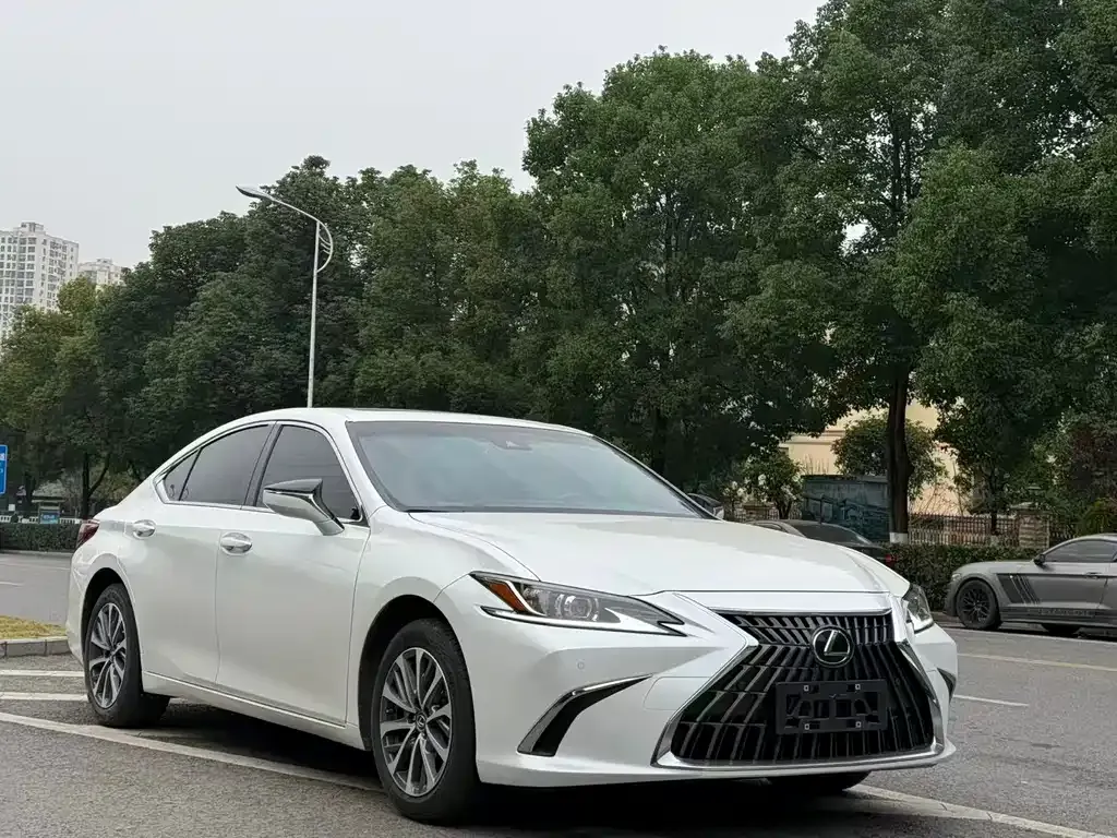 Lexus ES — фото 4