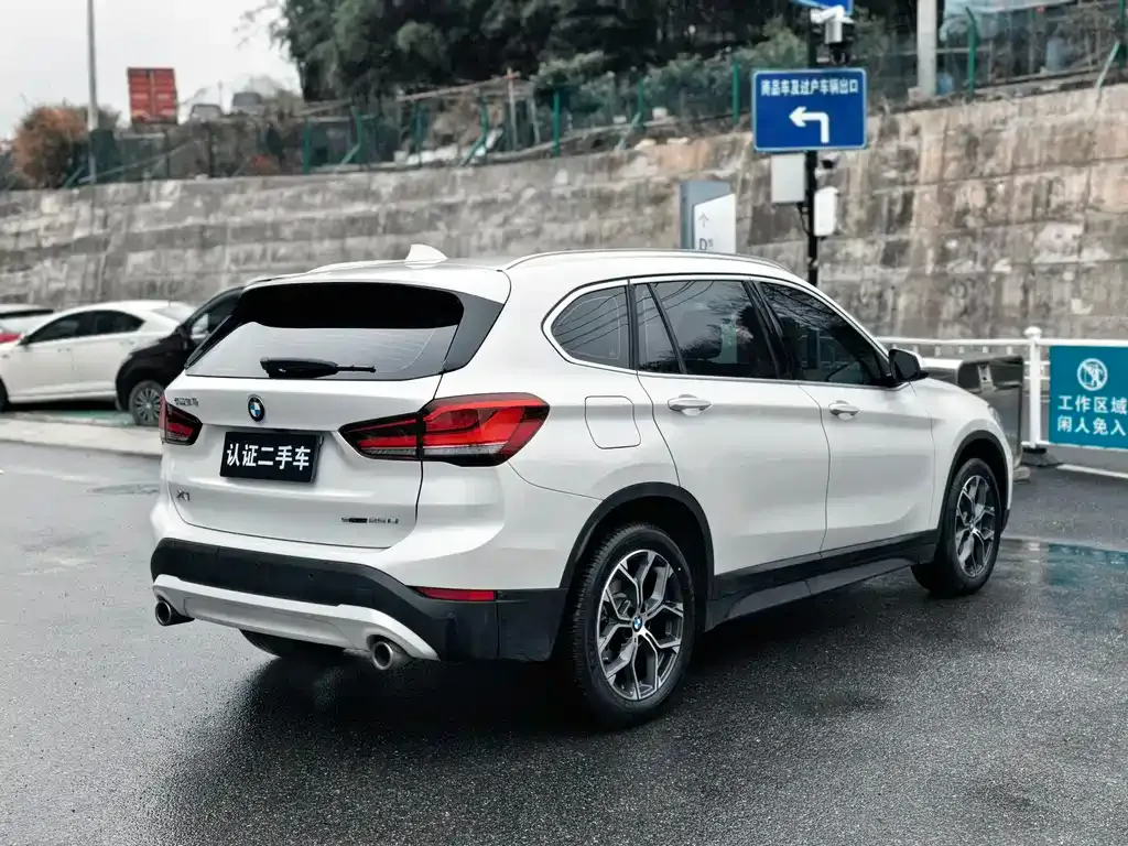 BMW X1 — фото 8
