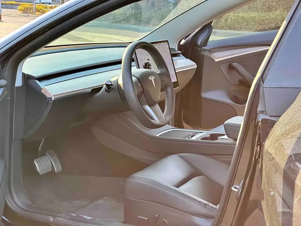 Tesla Model 3 — фото 5