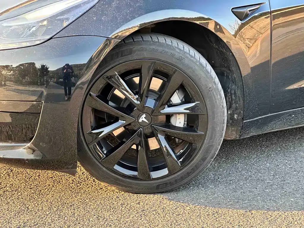 Tesla Model 3 — фото 2