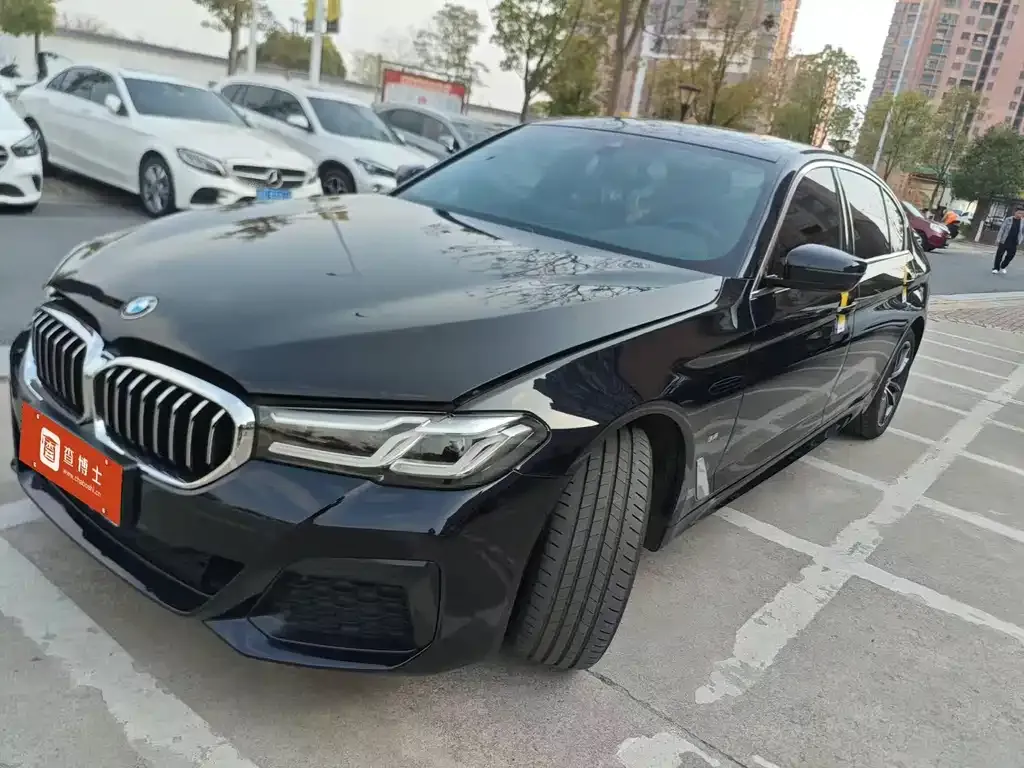 BMW 5 Series — фото 1