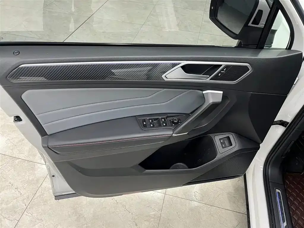 Volkswagen Tiguan L New Energy — фото 4