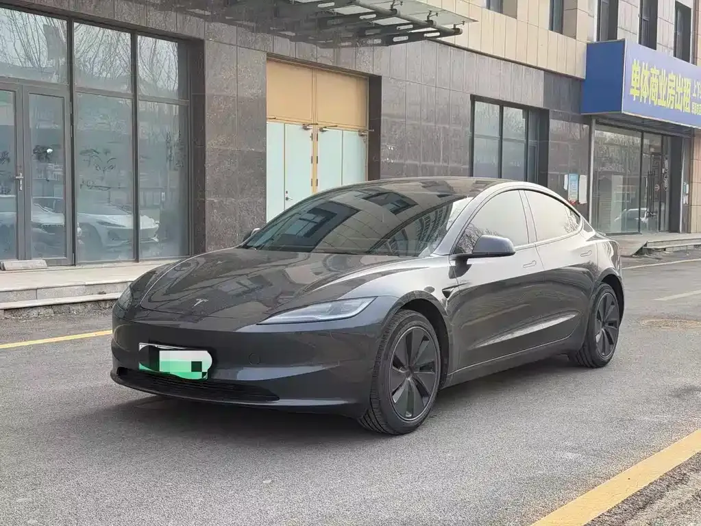 Tesla Model 3 — фото 1