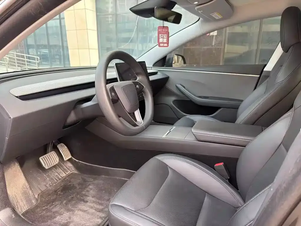 Tesla Model 3 — фото 5