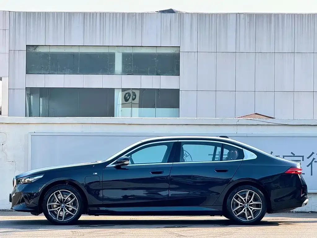 BMW i5 — фото 6