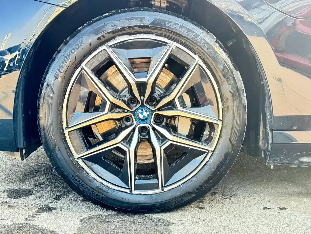 BMW i5 — фото 9