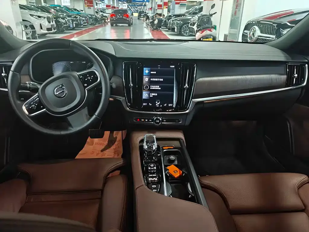 Volvo S90 — фото 9