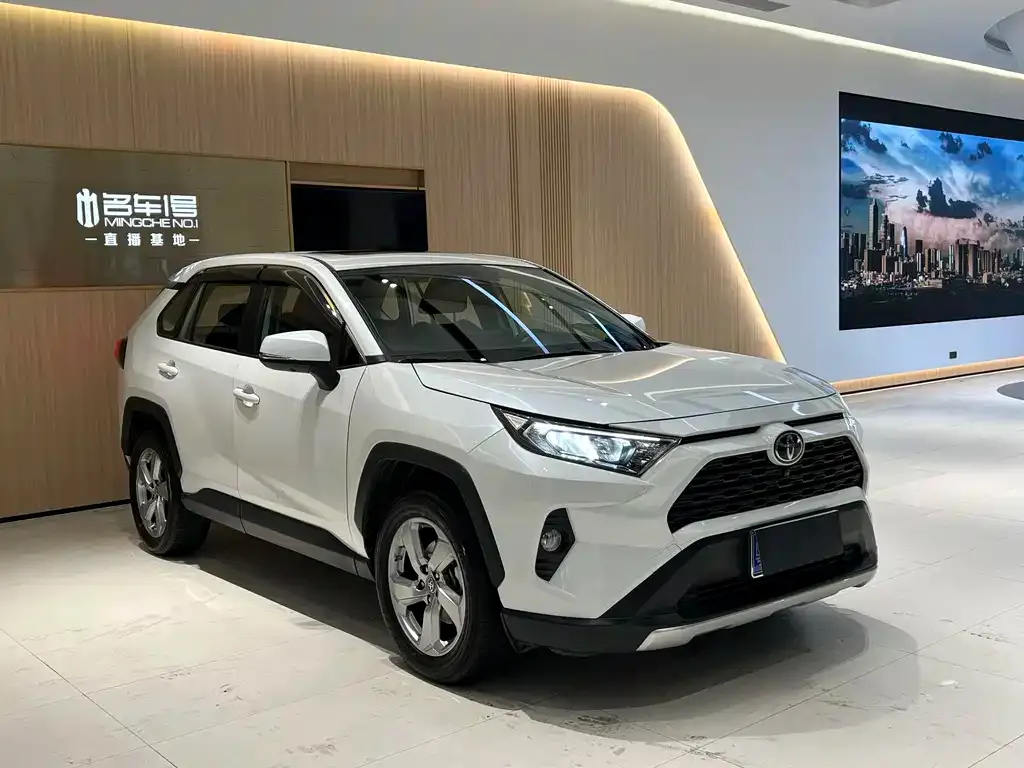 Toyota RAV4 — фото 5