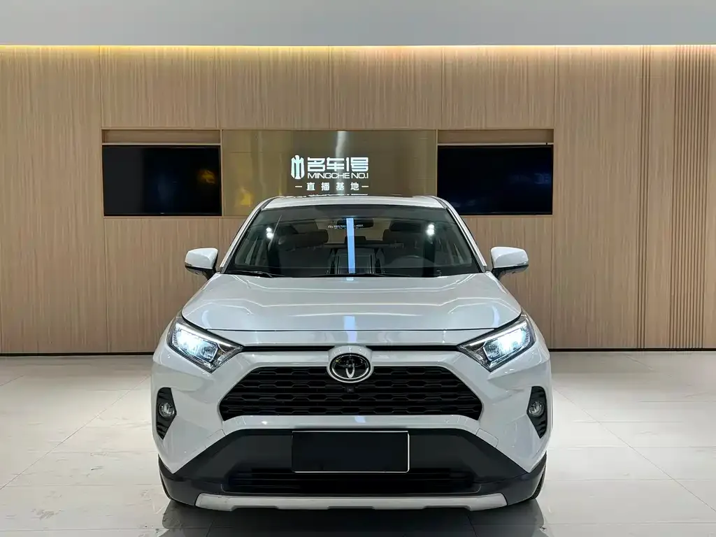 Toyota RAV4 — фото 3