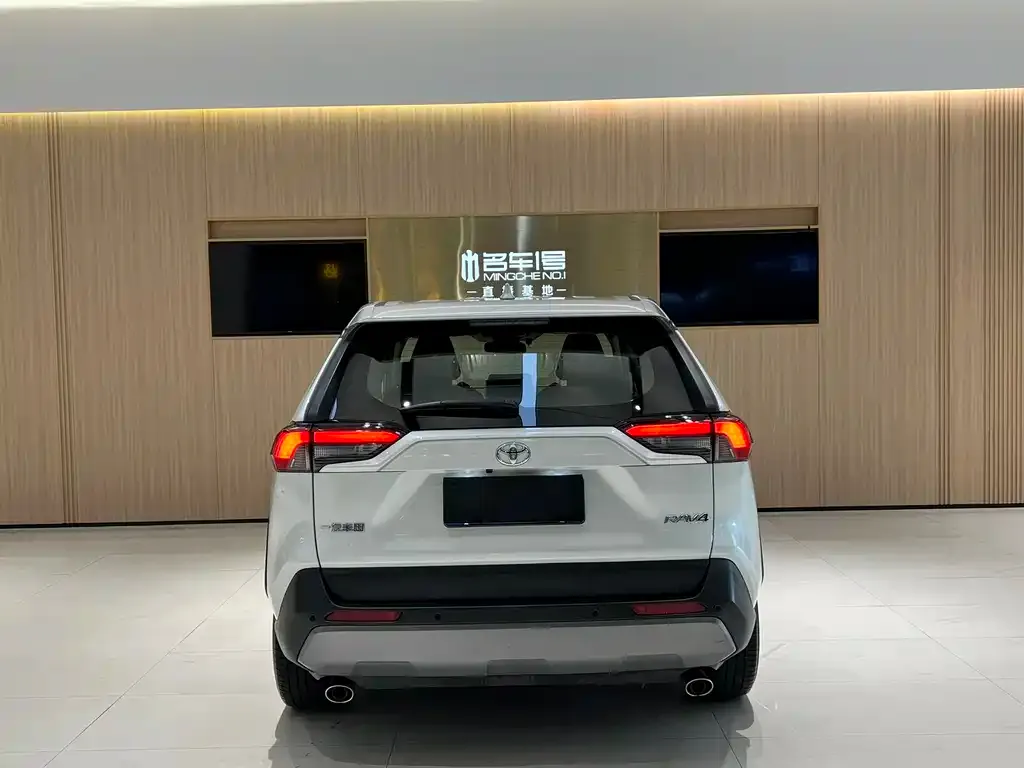 Toyota RAV4 — фото 2