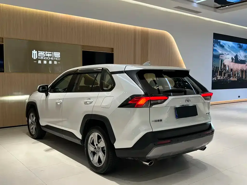 Toyota RAV4 — фото 4