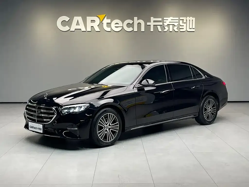 Mercedes-Benz E-Class — фото 1